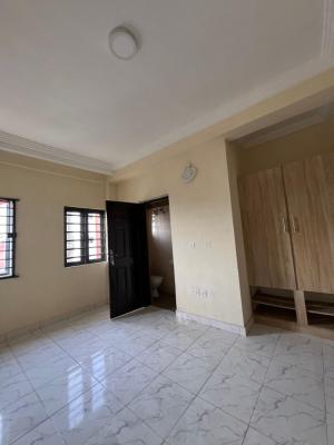 Luxury 2 Bedrooms Flat with Good Facilities for Let, Alagomeji, Yaba, Lagos, Flat / Apartment for Rent