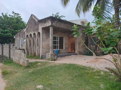 3 Bedroom Bungalow with Bq, Maternity Off Bayeku Road, Igbogbo, Ikorodu, Lagos, Detached Bungalow for Sale