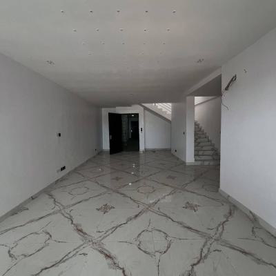 Serviced 3 Bedroom Maisonnette Apartment with Bq/gym/elevator & Roof, Off Admiralty Way, Lekki Phase 1, Lekki, Lagos, Flat / Apartment for Rent