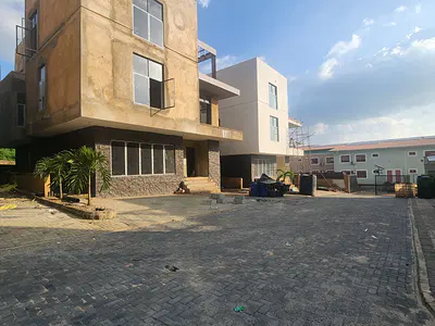 Luxury Fully 6 Bedroom Detached Duplex