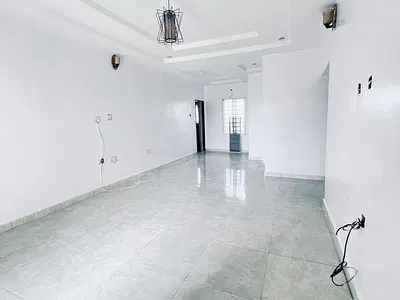 Luxury 2 Bedrooms Flat Upstairs