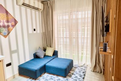 Spacious & Well Furnished Studio