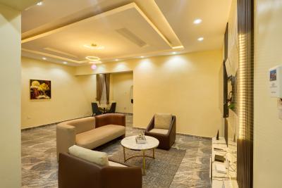 Luxury 2 Bedroom Apartment 20 Minutes From The Airport, Dele Ashiru Street No 14 Okota Royal Estate, Okota, Isolo, Lagos, Flat / Apartment Short Let