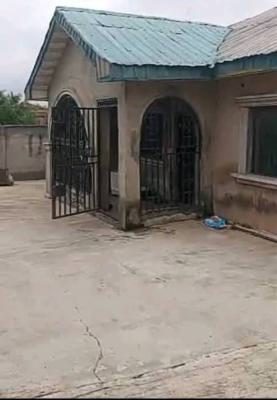 Twin Flat of 3 Bedroom and 4 Bedroom, Adegbayi, Ogungbade, Old Ife Road ,ibadan, Ibadan, Oyo, Flat / Apartment for Sale