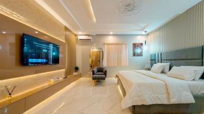 2 Bedrooms Luxury Apartment with Ps5, Tennis Board, Snooker, Ikate, Lekki, Lagos, Flat / Apartment Short Let