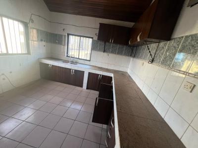 Spacious 3 Bedroom Penthouse with Bq, Lekki Phase 1, Lekki, Lagos, Flat / Apartment for Rent