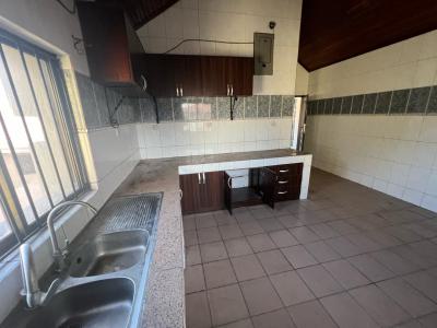 Spacious 3 Bedroom Penthouse with Bq, Lekki Phase 1, Lekki, Lagos, Flat / Apartment for Rent