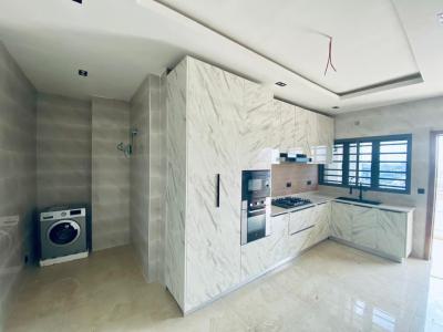 Distress 3 Bedroom Flat with Bq, Pool and Gym, Lekki Phase 1, Lekki Phase 1, Lekki, Lagos, Flat / Apartment for Sale