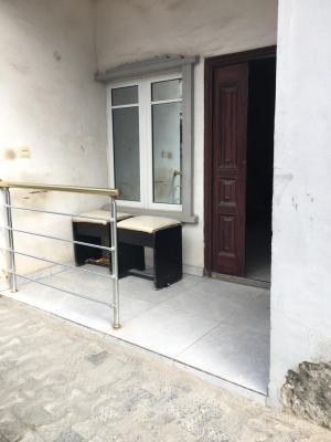 Well Maintained 2 Bedroom Apartment, Off Admiralty Way, Lekki Phase 1, Lekki, Lagos, Flat / Apartment for Rent