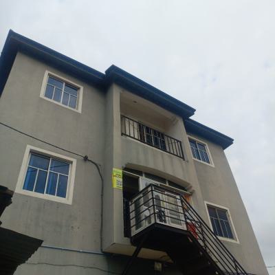 2 Bedroom Flat Upstairs, Off Ishaga Road Surulere Lagos, Ojuelegba, Surulere, Lagos, Flat / Apartment for Rent