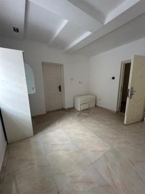 Spacious 2 Bedrooms Flat, Upstairs, Lekki Phase 1, Lekki, Lagos, Flat / Apartment for Rent