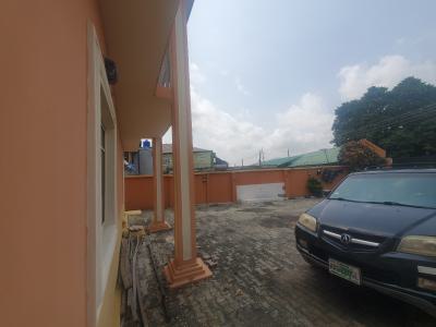 Direct Listing: Newly Renovated 3-bedroom Apartment, Graceland Estate, Ajiwe, Ajah, Lagos, Flat / Apartment for Rent