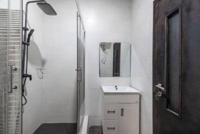 Beautiful 2 Bedrooms Apartment, Lekki Road, Ikate, Lekki, Lagos, Flat / Apartment Short Let