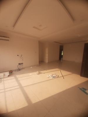 Serviced 3 Bedroom En-suite Flat with Fitted Kiychen, Cooker, Heat Ext, Lekki Phase 1, Lekki, Lagos, Flat / Apartment for Rent