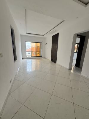 Neat 2 Bedroom Apartment, Lekki Phase 1, Lekki, Lagos, Flat / Apartment for Rent