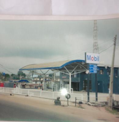 Marketable Standard Filling Station with 2unit of 2bed Flat, Lagos Abeokuta Express Way,lagos ,nigeria, Abeokuta South, Ogun, Filling Station for Sale