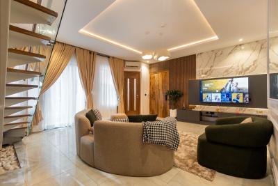 Ovely & Cozy 2 Bedrooms Apartment with Balcony, Ps5 Game, Swimming Poo, Lekki Phase 1, Lekki, Lagos, Flat / Apartment Short Let