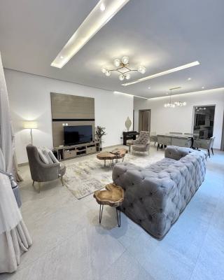Luxury Smart 3 Bedroom Furnished and Service Apartment, Guzape District, Abuja, Flat / Apartment Short Let