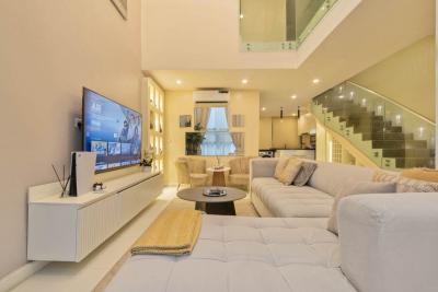 Luxurious 2 Bedroom Maisonette/ Smart Home with Ps5, Lekki Phase 1, Lekki, Lagos, Flat / Apartment Short Let