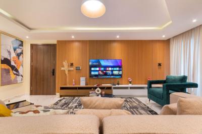 Luxury 3 Bedroom Waterfront Apartment with Snooker Board, Swimming P, Lekki Phase 1, Lekki, Lagos, Flat / Apartment Short Let