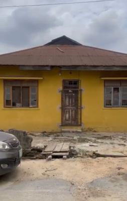Solid Bungalow on Full Plot, Onasanya Street, Off Fashoro Road, Surulere, Lagos, Surulere, Lagos, Detached Bungalow for Sale