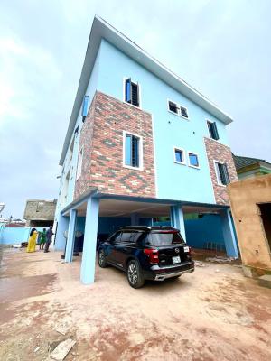Spaciously Built 2 Bedroom Apartment, Surulere, Surulere, Lagos, Flat / Apartment for Sale