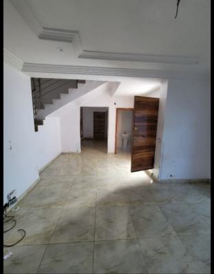 Cleana Serviced 3bedroom Terrace in a Secured Estate, Lekki Phase 1, Lekki, Lagos, Flat / Apartment for Rent
