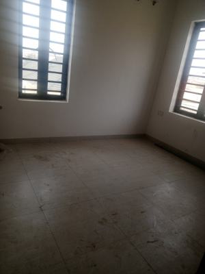 Well Maintain Standard Mini Flat, Off Otun Oba Via Itire/ikate Ijesha Road Surulere, Surulere, Oyo, Mini Flat (room and Parlour) for Rent
