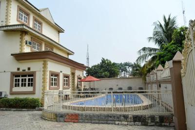 6 Bedroom Detached House with 2 No 2 Bedroom Flat and 3 No Self Con., Ikeja Gra, Ikeja Gra, Ikeja, Lagos, Detached Duplex for Sale