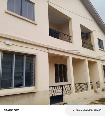 16 Units of Rooms in a Good Location, Farayola Street, Agbowo, Ibadan, Oyo, Block of Flats for Sale