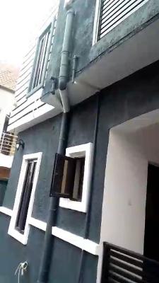 Distress 4bdr Duplex and Bq, Bucknor, Off Isheri Jakande Road, Lagos State, Isolo, Lagos, Block of Flats for Sale