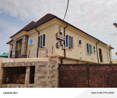 Give Away 2 Bedroom Flat in Bucknor Estate By Bstop, Bucknor Estate By Elemu Bstop, Isolo, Lagos, Flat / Apartment for Rent