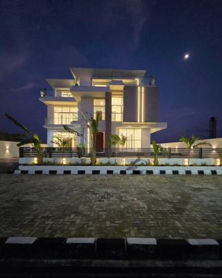 Stunning 5 Bedroom Smart Home, Osapa, Lekki, Lagos, Detached Duplex for Sale
