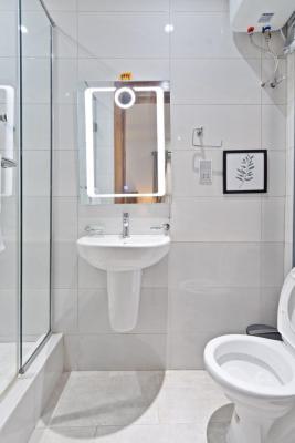 a Luxury Fully Furnished 3 Bedroom Flat, Lekki Phase 1, Lekki Phase 1, Lekki, Lagos, Flat / Apartment Short Let