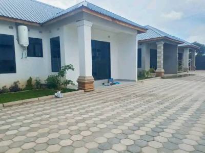 3 Bedroom Bungalow, Bariga, Shomolu, Lagos, House for Sale