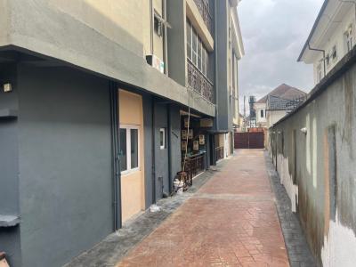 Spacious 3 Bedroom Apartment Available, Chevron Lekki, Lekki Phase 2, Lekki, Lagos, Flat / Apartment for Rent