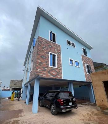 a Luxury Spacious 2 Bedroom with Car Park, Heater in a Prime Location, Surulere, Lagos, Flat / Apartment for Sale