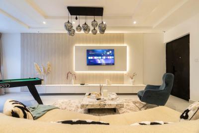 2 Bedrooms Apartment with Ps5, Gym and Swimming Pool, Lekki Phase 1, Lekki, Lagos, Flat / Apartment Short Let