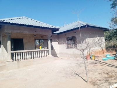 Distressed 3 Bedroom Bungalow, Ido, Oyo, Detached Bungalow for Sale