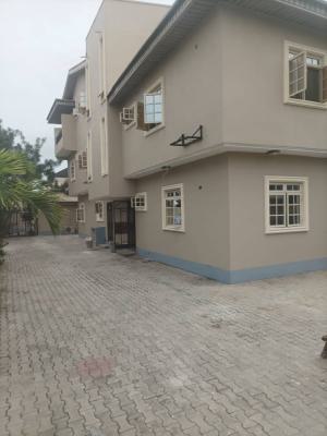 Lovely 4 Bedroom Penthouse with Wardrobes, Off Admiralty Way, Lekki Phase 1, Lekki, Lagos, Flat / Apartment for Rent
