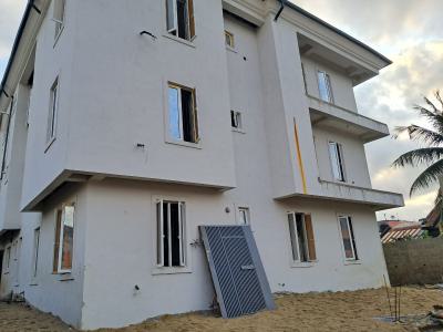 Luxury Built 3bedroom Flat Ensuite, Medina Estate Gbagada, Gbagada, Lagos, Flat / Apartment for Sale
