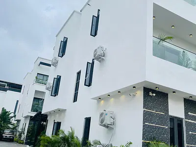 Luxury 5 Bedroom Stand Alone Duplex with BQ — Ibadan, Oyo