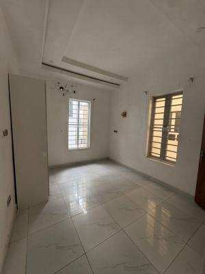 Spacious Shared Apartment, Van Daniel Estate, Orchid Road, Lekki, Lagos, Flat / Apartment for Rent