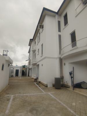 Newly Renovated, Fully Serviced 2-bedroom Penthouse with 24/7 Power, Off Admiralty Way, Lekki Phase 1, Lekki, Lagos, Flat / Apartment for Rent