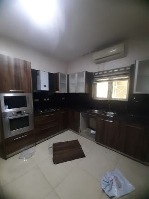 Renovated and Serviced with 24/7 Power Supply 2 Bedroom En-suite Flat, Lekki Phase 1, Lekki, Lagos, Flat / Apartment for Rent
