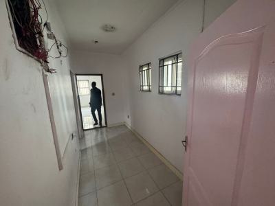 Two Bedrooms Flat Upstairs in Phase 1, Off Admiralty Way, Lekki Phase 1, Lekki, Lagos, Flat / Apartment for Rent