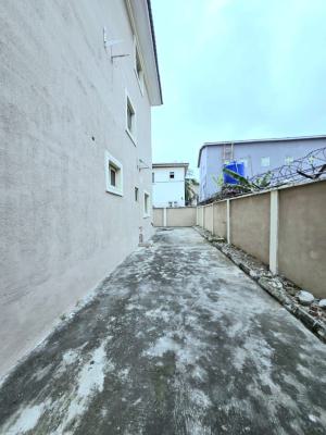 Newly Renovated Mini, Agungi, Lekki, Lagos, Flat / Apartment for Rent