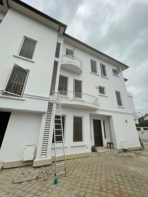Well Maintained 2 Bedroom Apartment, Lekki Phase 1, Lekki, Lagos, Flat / Apartment for Rent