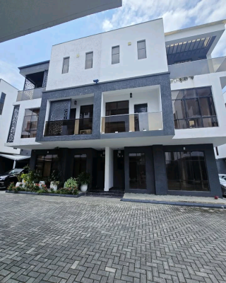 4 Bedroom Semi Detached with Bq  Location: Victoria Island, Victoria Island (vi), Lagos, House for Sale