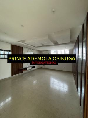 Detached House Within a Shared Premises + 2 Bq, Ikoyi, Lagos, House for Sale